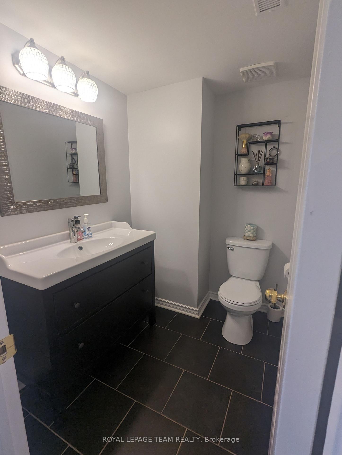 Photo 11 of Unit 17B, 6010 Red Willow Drive, Ottawa, Chapel Hill — HOMEH