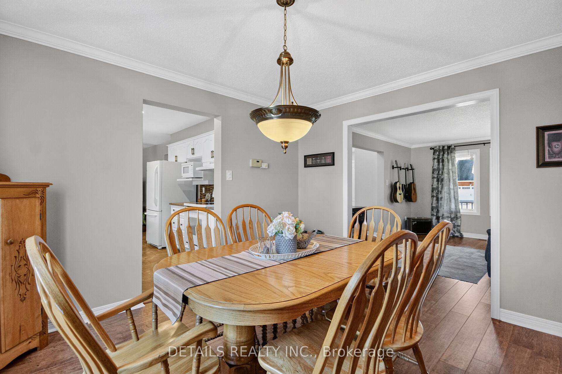 Photo 8 of 10 Forest Creek Drive, Ottawa, Stittsville (Central) — HOMEH