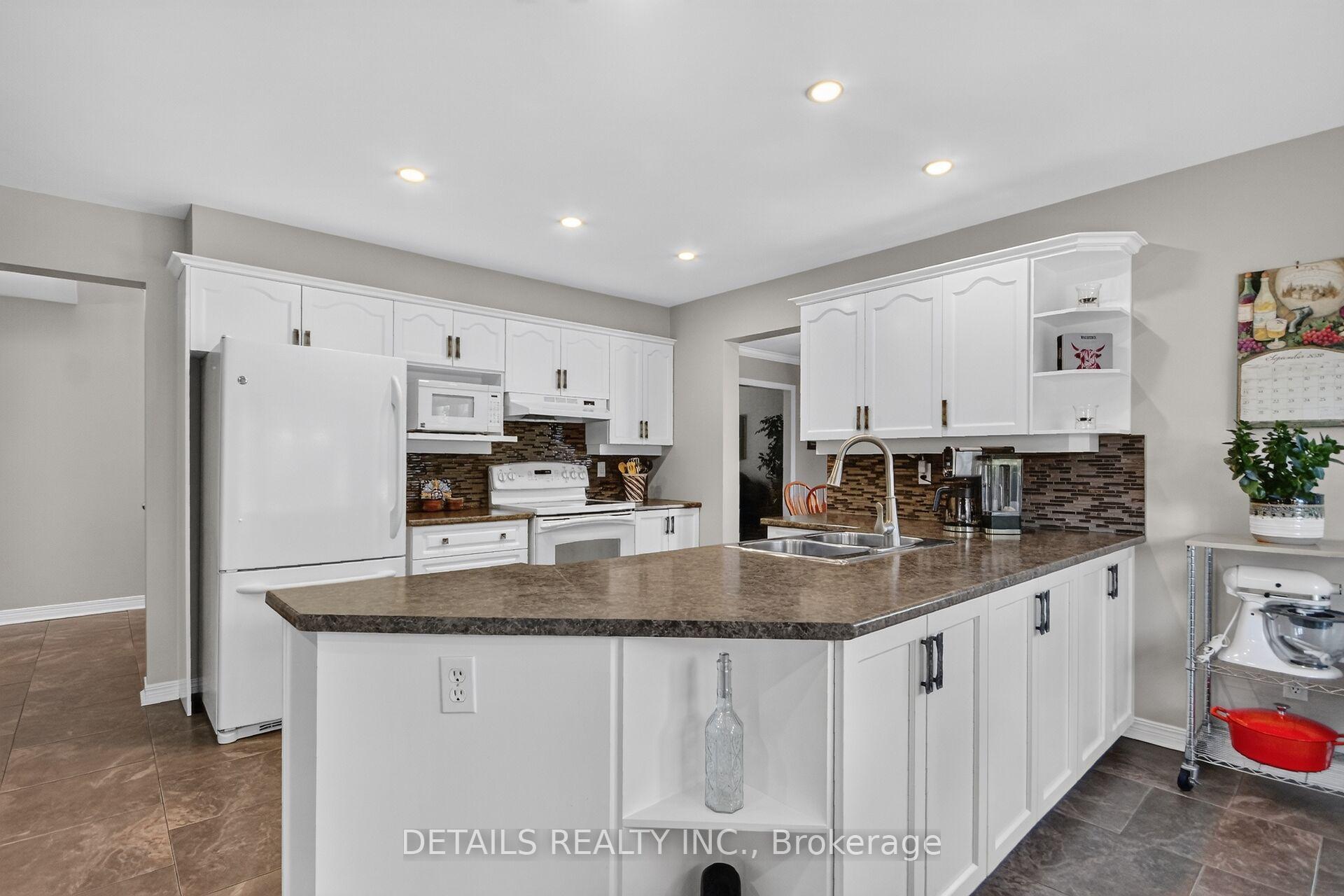 Photo 9 of 10 Forest Creek Drive, Ottawa, Stittsville (Central) — HOMEH