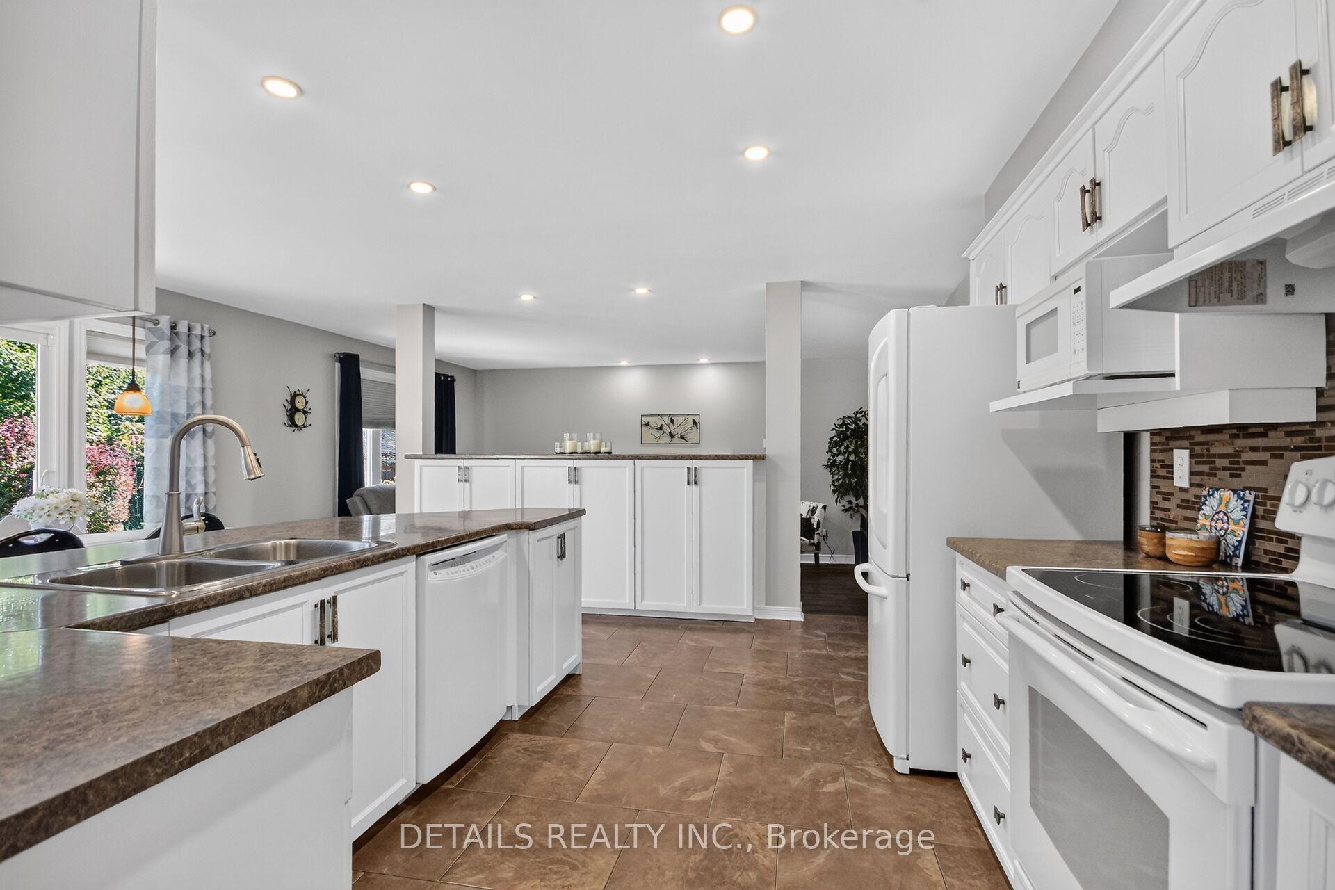 Photo 11 of 10 Forest Creek Drive, Ottawa, Stittsville (Central) — HOMEH