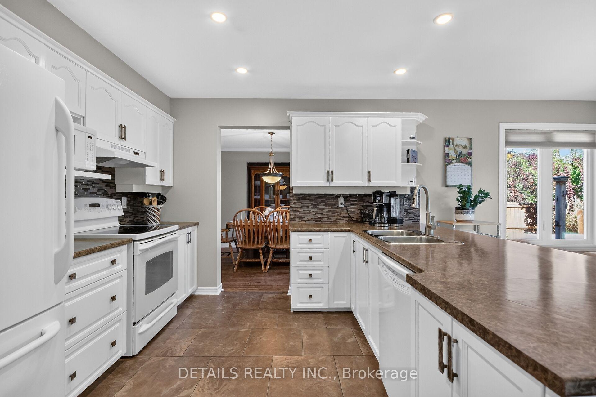 Photo 12 of 10 Forest Creek Drive, Ottawa, Stittsville (Central) — HOMEH