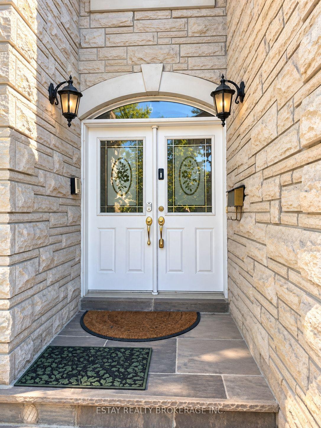 Photo 2 of 47 Pathlane Road, Richmond Hill, Langstaff — HOMEH
