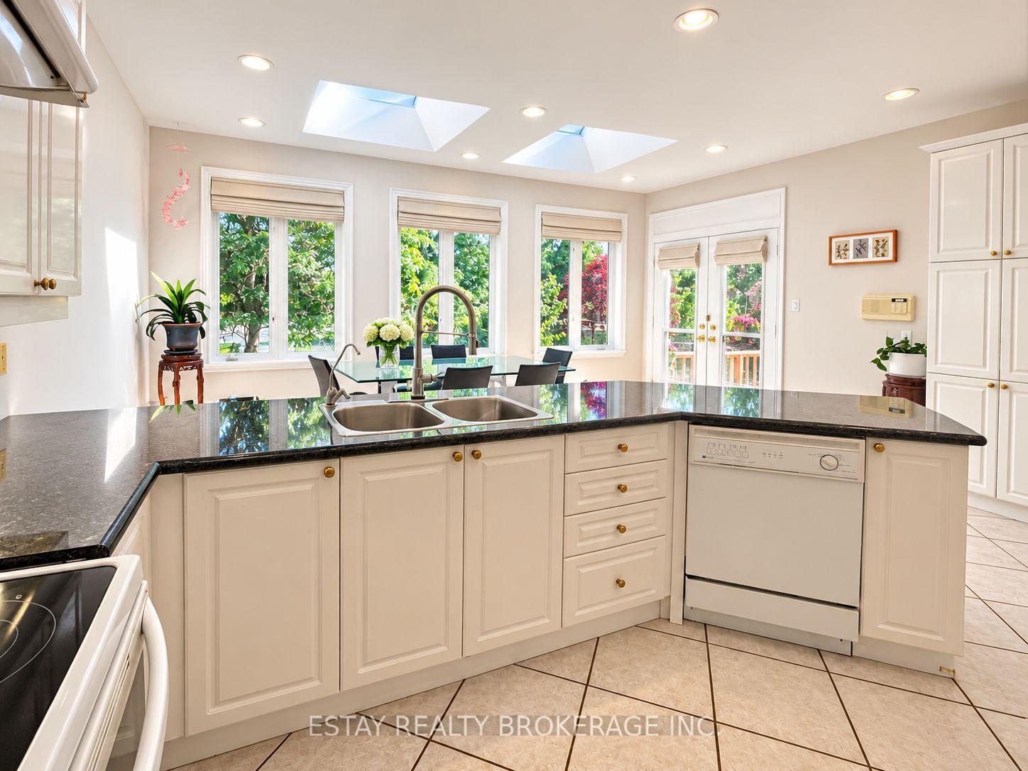 Photo 14 of 47 Pathlane Road, Richmond Hill, Langstaff — HOMEH