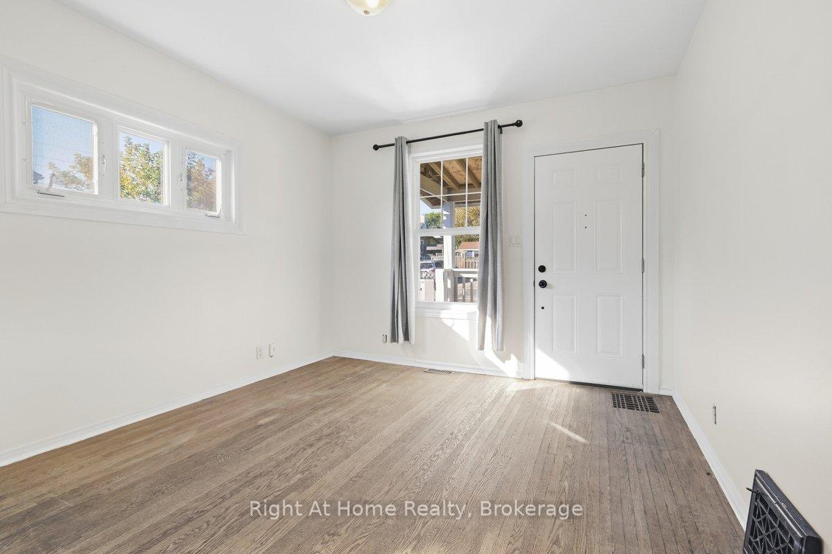 Photo 5 of 349 Kingsdale Avenue, Oshawa, O'Neill — HOMEH