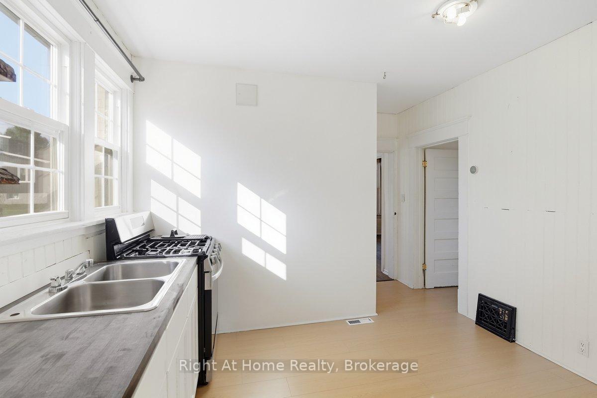 Photo 15 of 349 Kingsdale Avenue, Oshawa, O'Neill — HOMEH