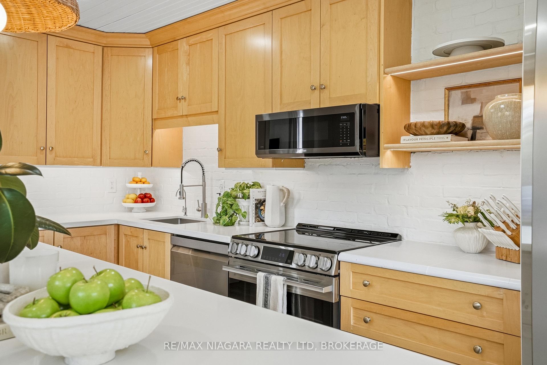 Photo 11 of 88 Neff Street, Port Colborne, Main Street — HOMEH