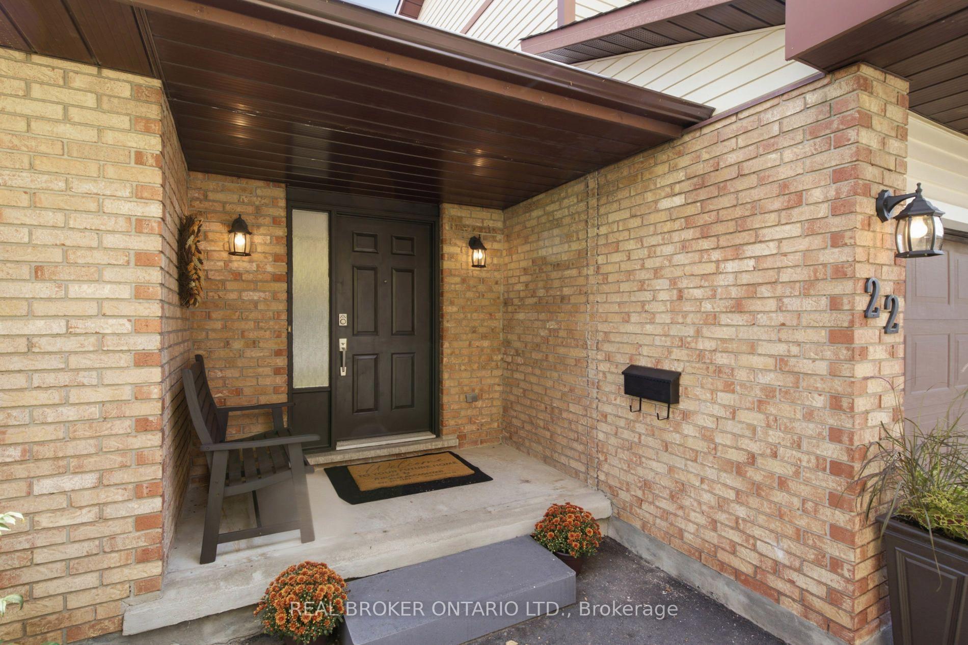 Photo 3 of 22 Ripley Crescent, Waterloo — HOMEH