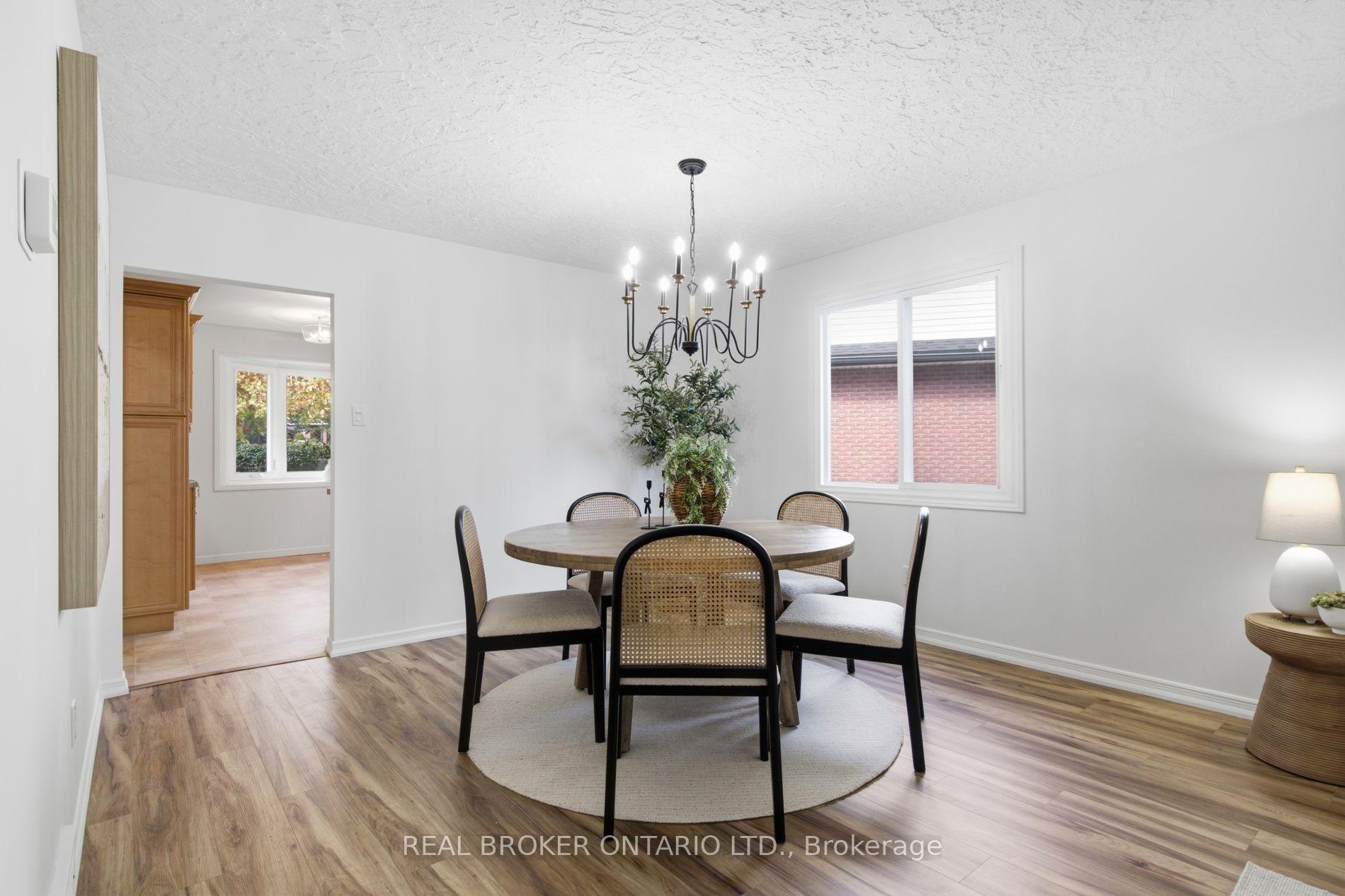 Photo 11 of 22 Ripley Crescent, Waterloo — HOMEH