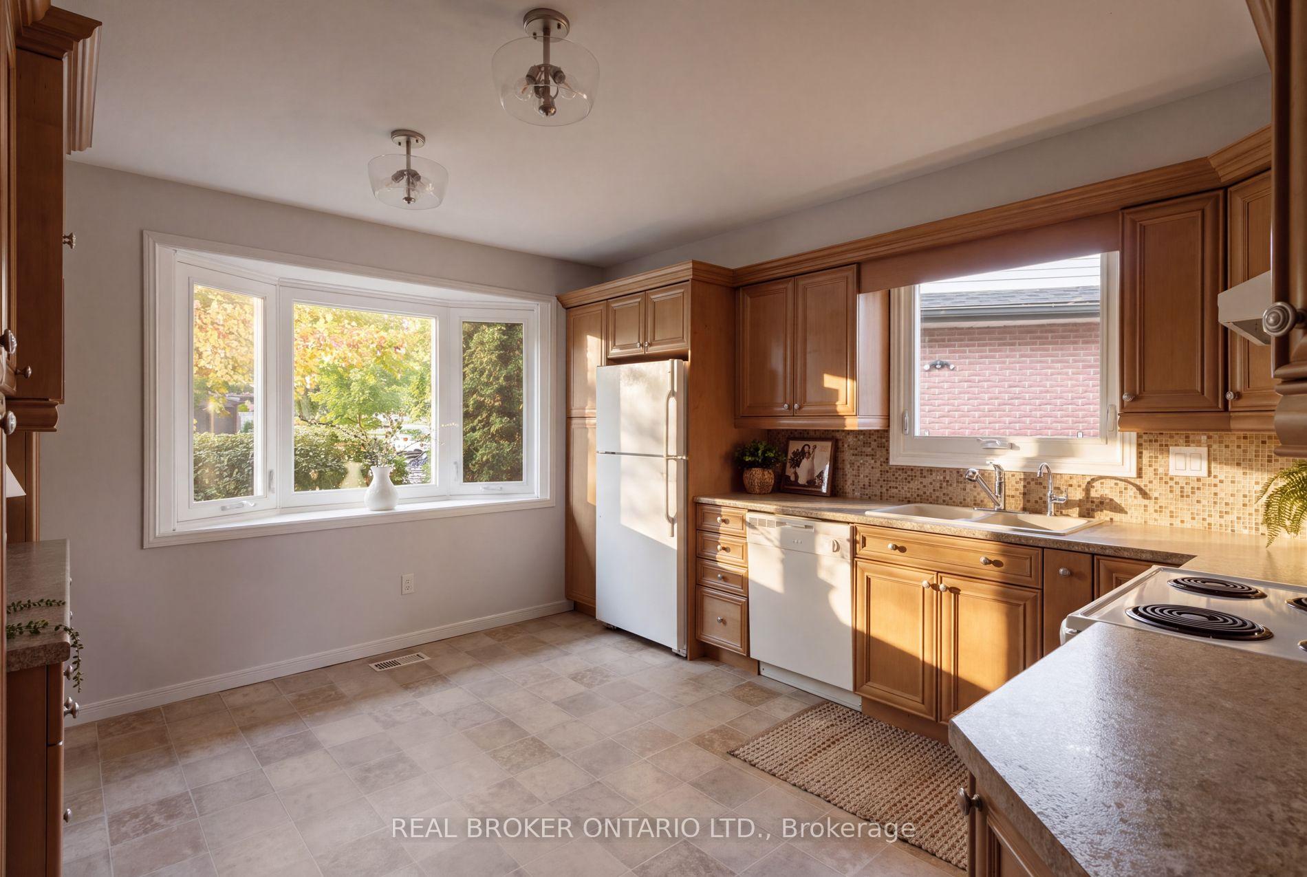 Photo 13 of 22 Ripley Crescent, Waterloo — HOMEH