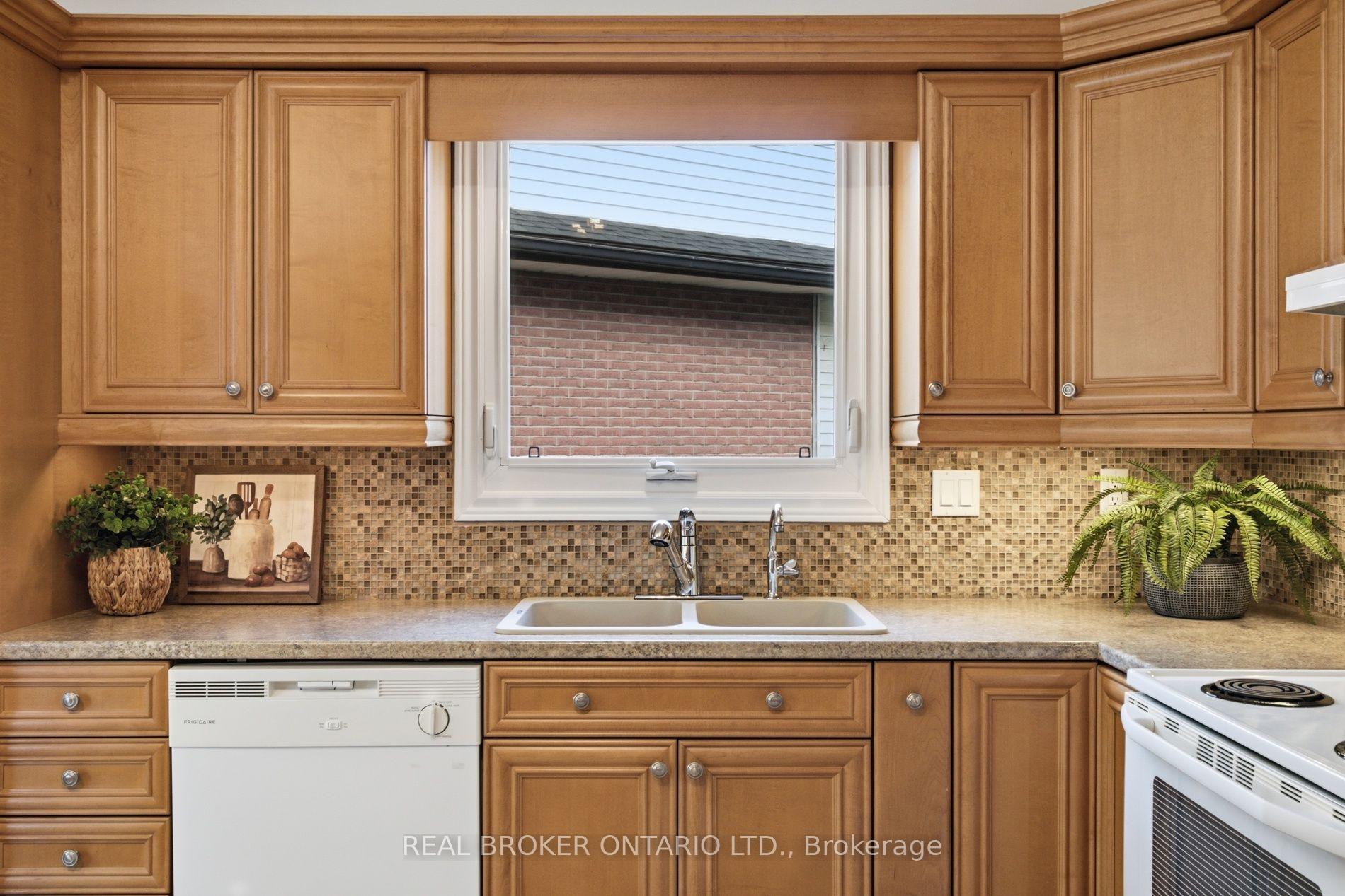 Photo 15 of 22 Ripley Crescent, Waterloo — HOMEH