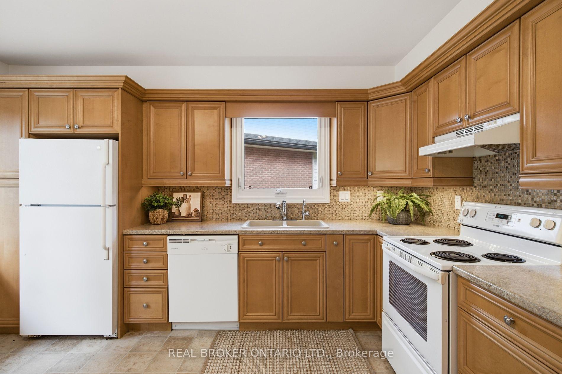 Photo 16 of 22 Ripley Crescent, Waterloo — HOMEH