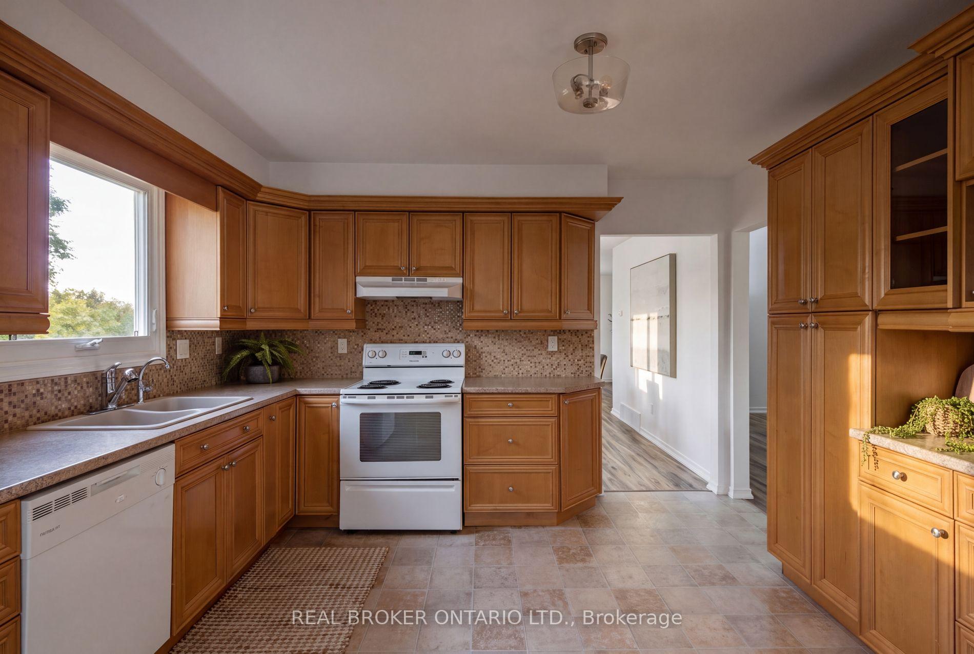 Photo 18 of 22 Ripley Crescent, Waterloo — HOMEH