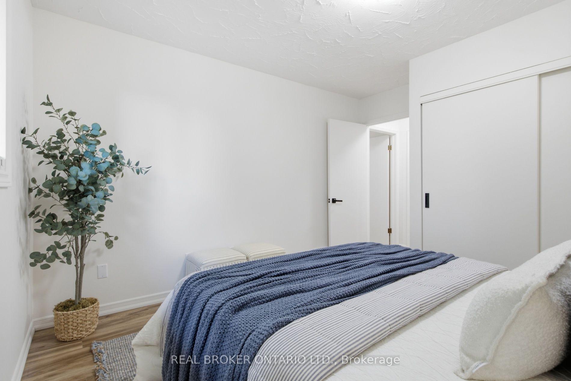 Photo 20 of 22 Ripley Crescent, Waterloo — HOMEH