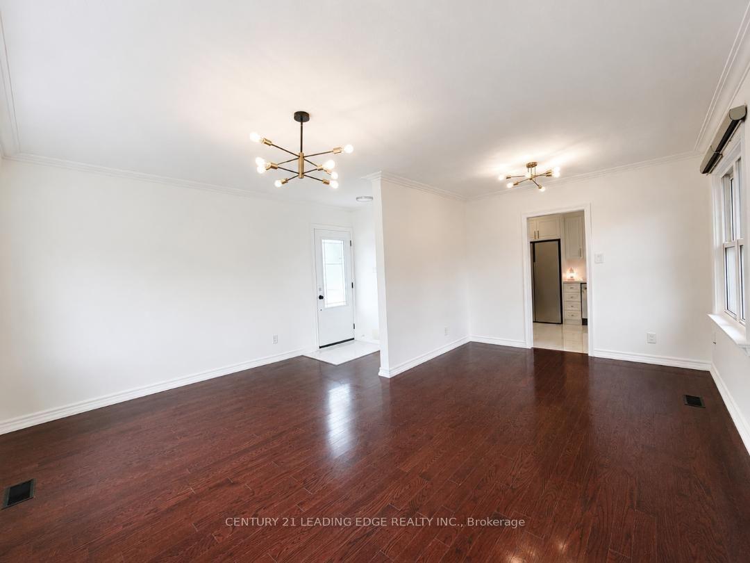 Photo 3 of 28 Eringate Drive, Etobicoke, Eringate-Centennial-West Deane — HOMEH