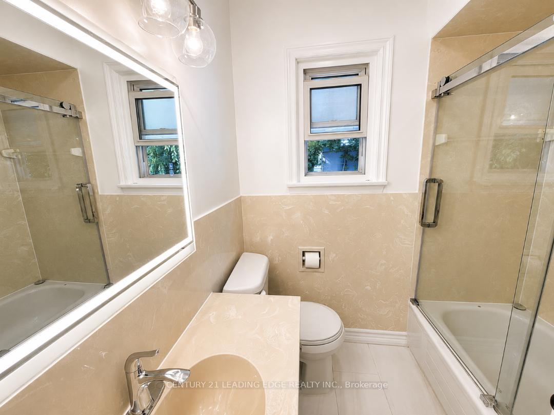 Photo 12 of 28 Eringate Drive, Etobicoke, Eringate-Centennial-West Deane — HOMEH
