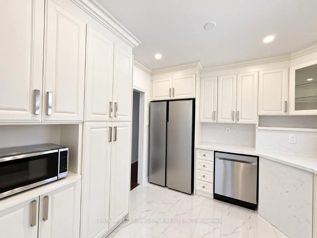 Photo 8 of 28 Eringate Drive, Etobicoke, Eringate-Centennial-West Deane — HOMEH