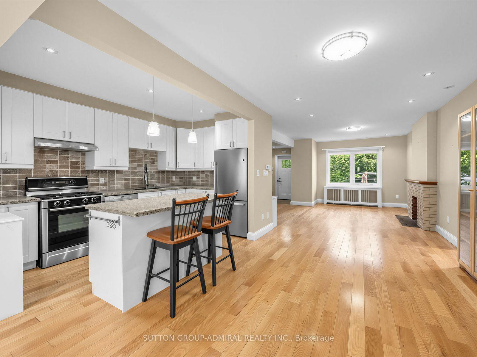 Photo 2 of 246 Ellis--Main Avenue, Toronto, High Park-Swansea — HOMEH