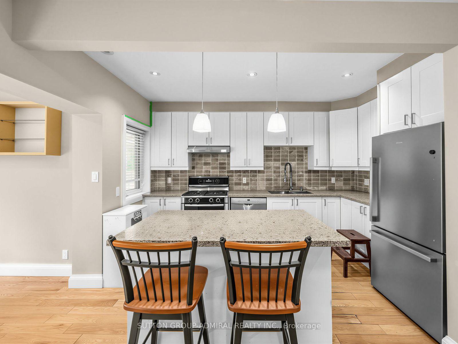 Photo 4 of 246 Ellis--Main Avenue, Toronto, High Park-Swansea — HOMEH