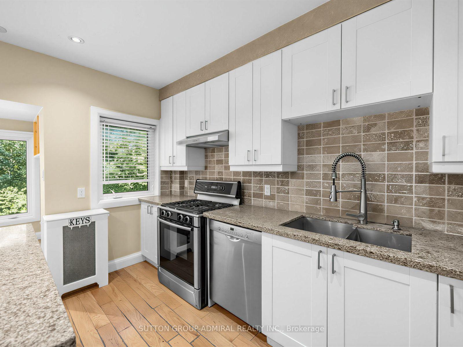 Photo 5 of 246 Ellis--Main Avenue, Toronto, High Park-Swansea — HOMEH