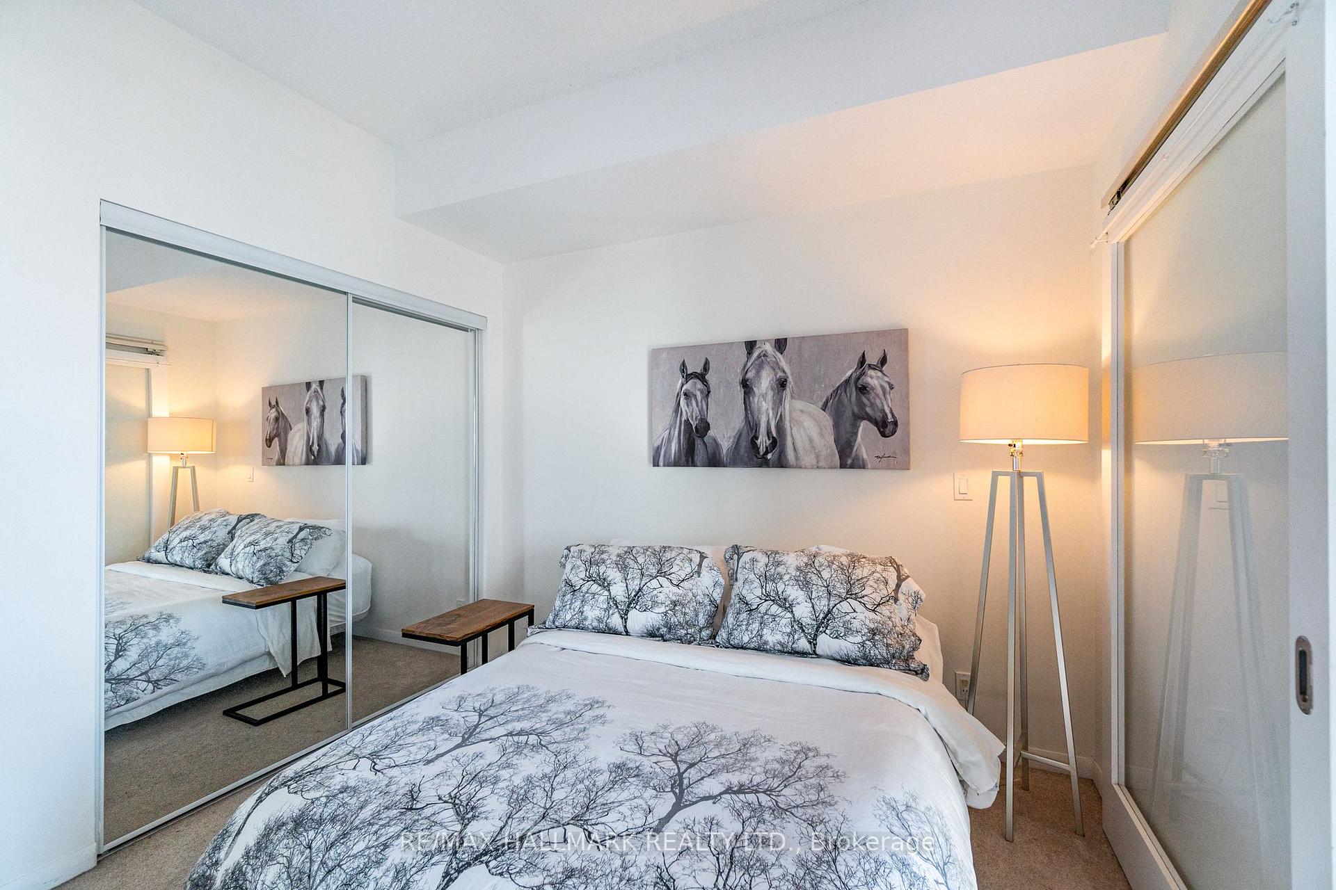 Photo 2 of Unit 2307, 832 Bay Street, Toronto, Bay Street Corridor — HOMEH