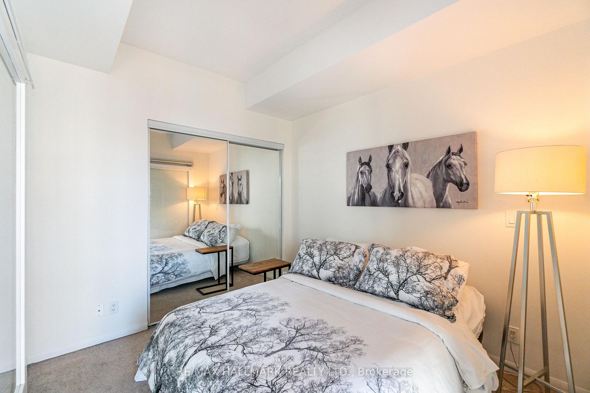 Photo 3 of Unit 2307, 832 Bay Street, Toronto, Bay Street Corridor — HOMEH