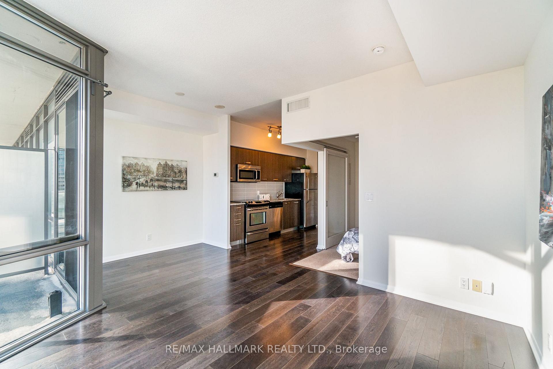 Photo 4 of Unit 2307, 832 Bay Street, Toronto, Bay Street Corridor — HOMEH