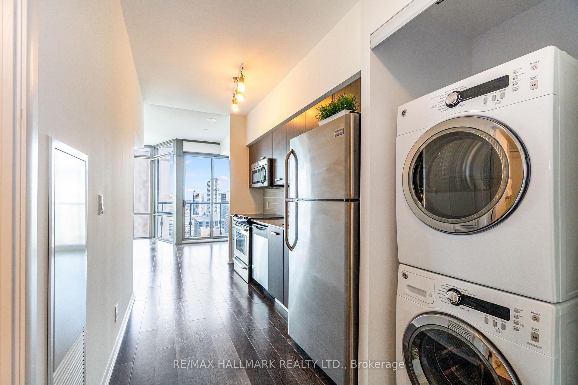 Photo 7 of Unit 2307, 832 Bay Street, Toronto, Bay Street Corridor — HOMEH