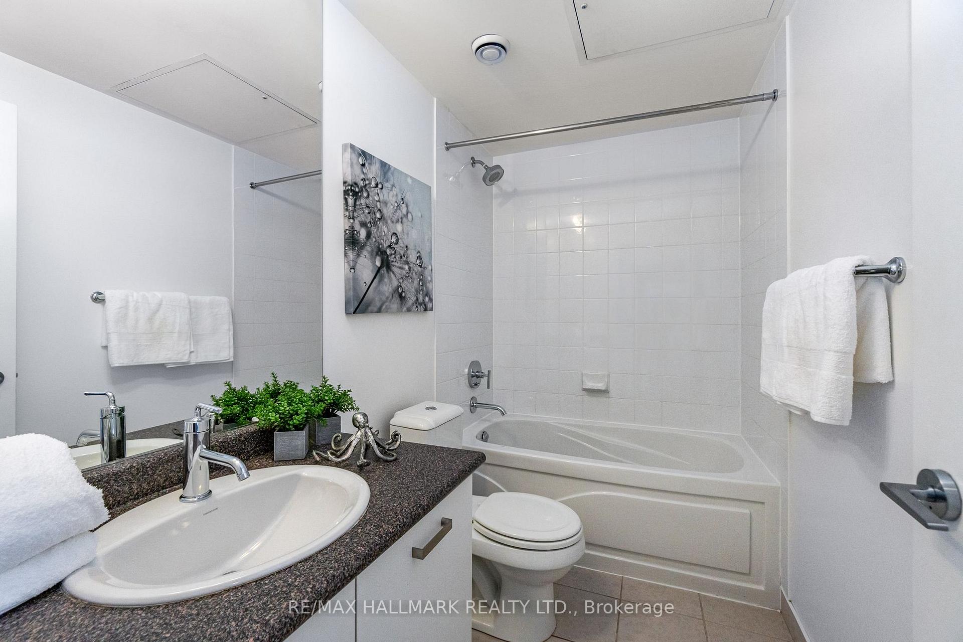 Photo 8 of Unit 2307, 832 Bay Street, Toronto, Bay Street Corridor — HOMEH
