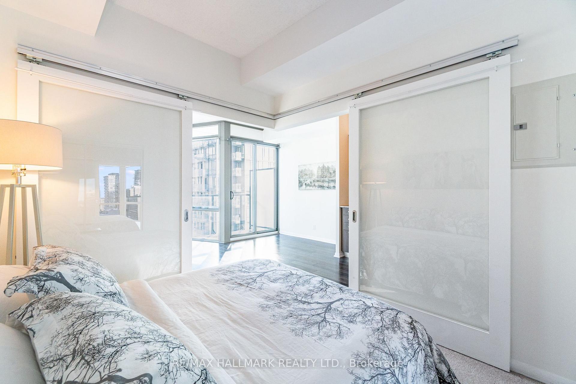 Photo 9 of Unit 2307, 832 Bay Street, Toronto, Bay Street Corridor — HOMEH