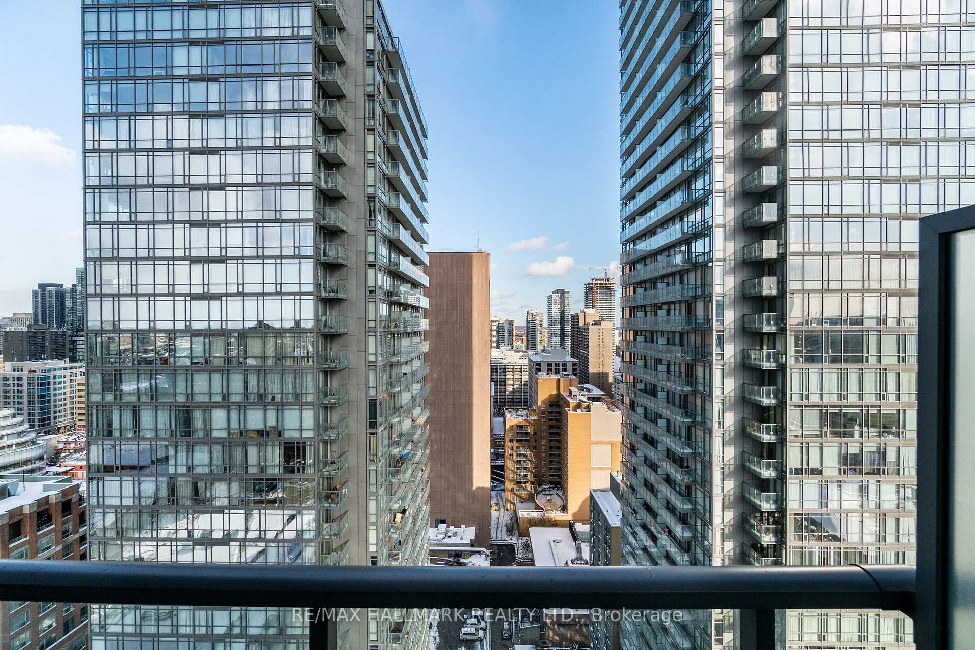 Photo 12 of Unit 2307, 832 Bay Street, Toronto, Bay Street Corridor — HOMEH