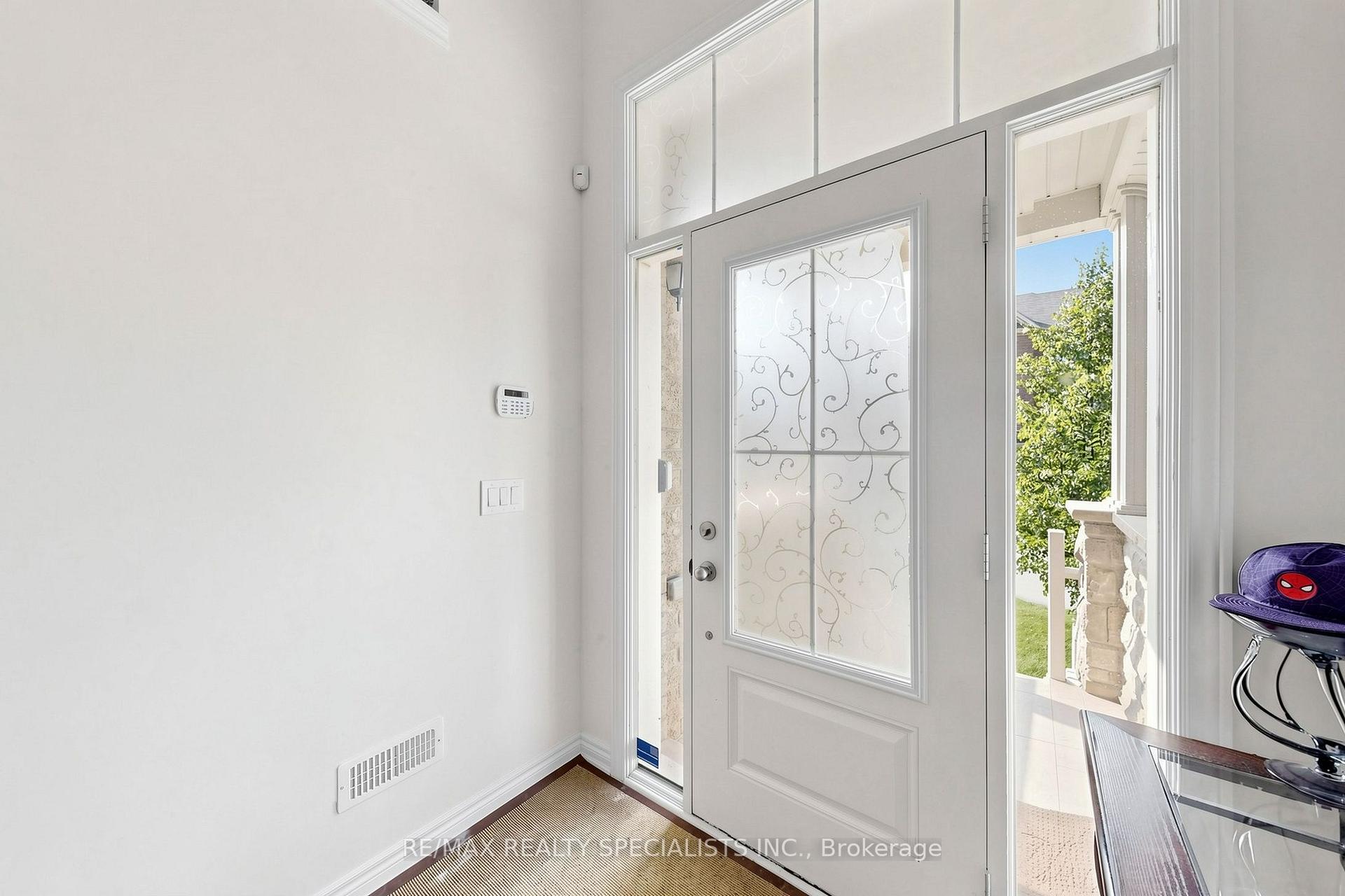 Photo 2 of 29 Rockbrook Trail, Brampton, Northwest Brampton — HOMEH