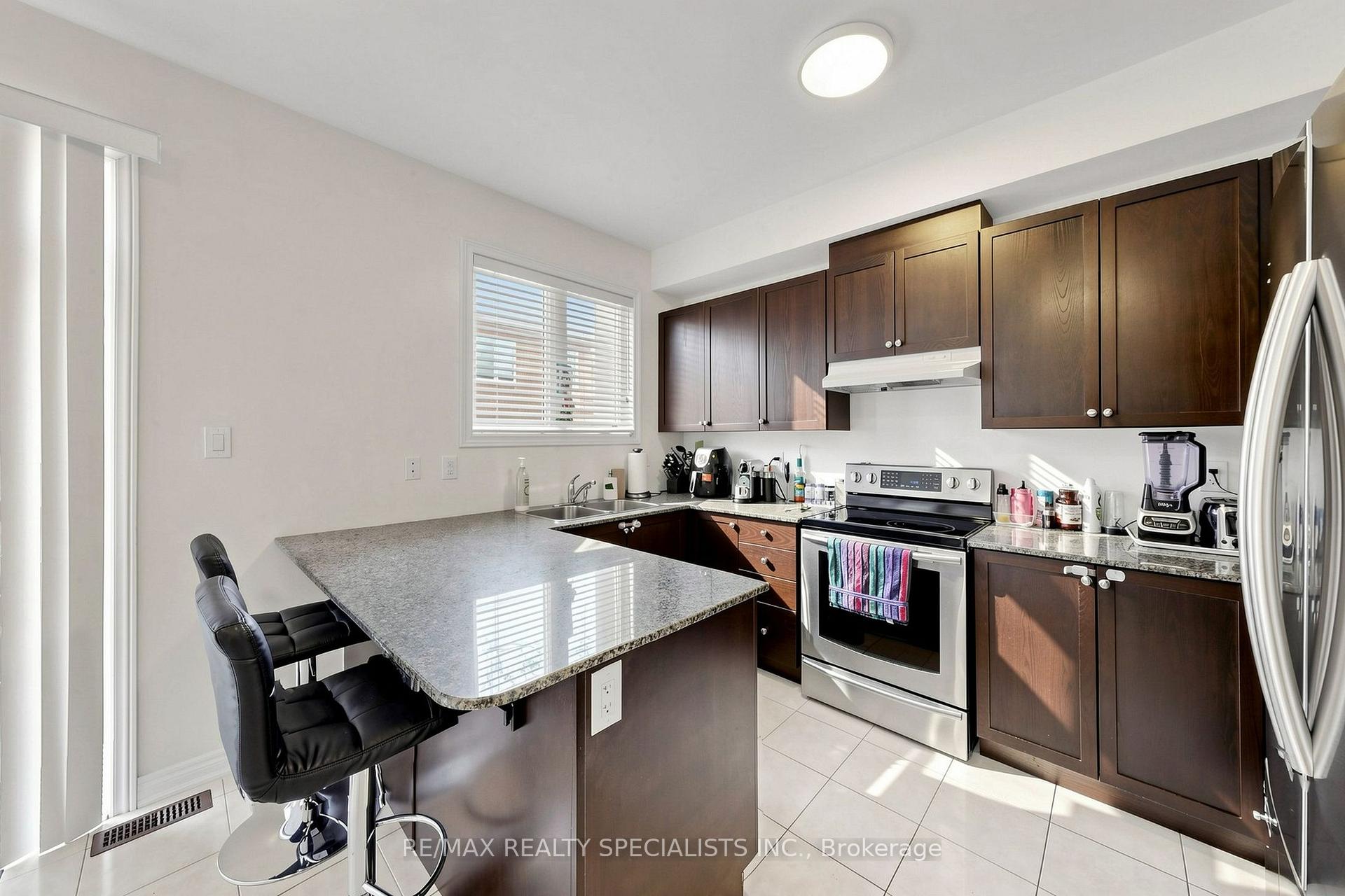 Photo 5 of 29 Rockbrook Trail, Brampton, Northwest Brampton — HOMEH