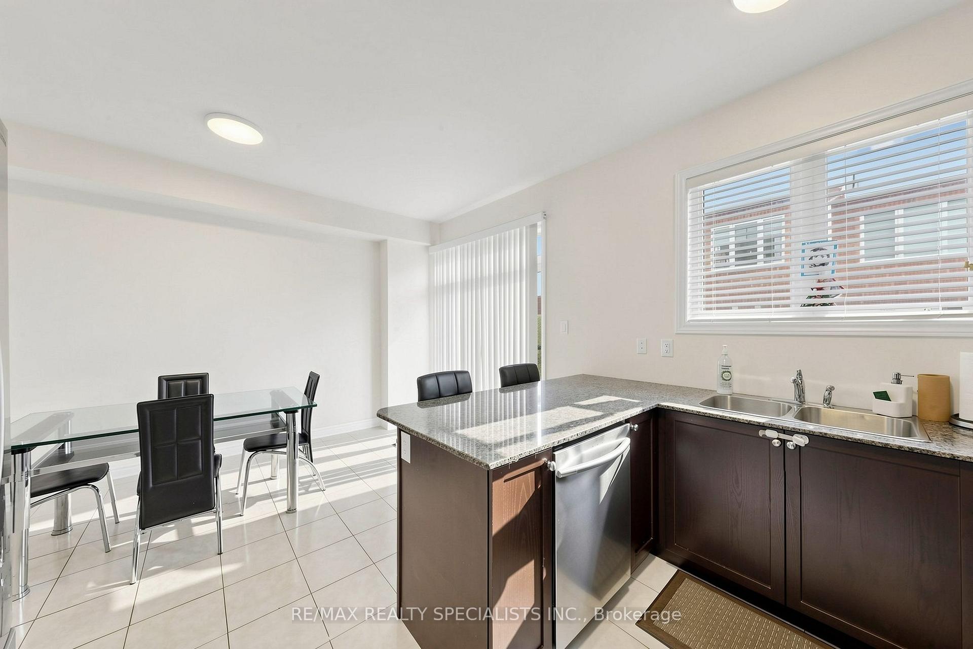 Photo 7 of 29 Rockbrook Trail, Brampton, Northwest Brampton — HOMEH