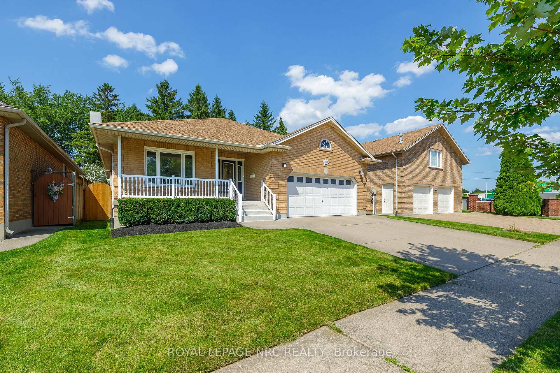 Photo 2 of 7621 Cameron Court, Niagara Falls, Mt. Carmel — HOMEH