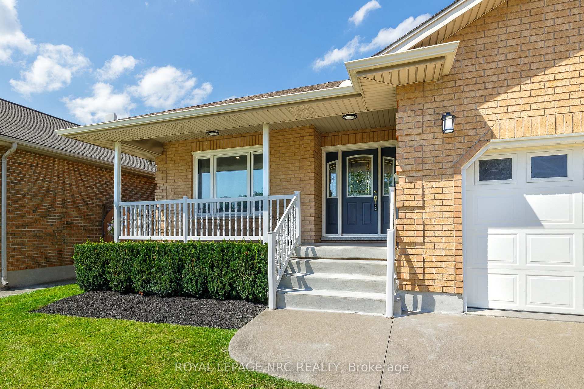 Photo 4 of 7621 Cameron Court, Niagara Falls, Mt. Carmel — HOMEH