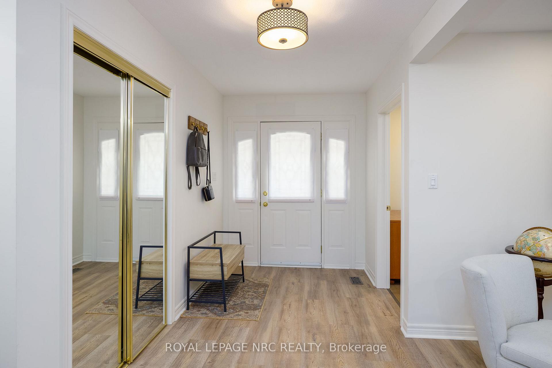 Photo 6 of 7621 Cameron Court, Niagara Falls, Mt. Carmel — HOMEH