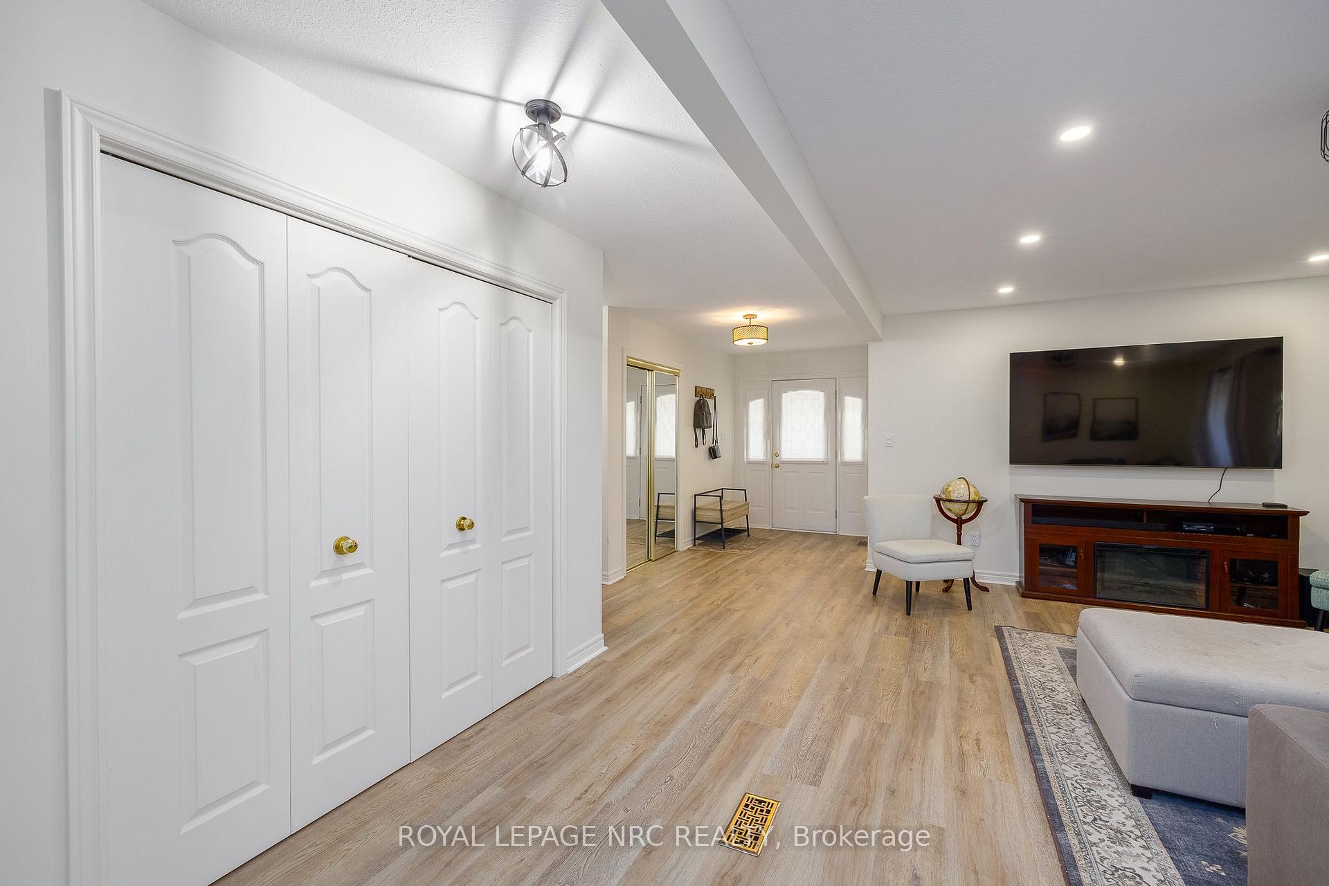 Photo 9 of 7621 Cameron Court, Niagara Falls, Mt. Carmel — HOMEH