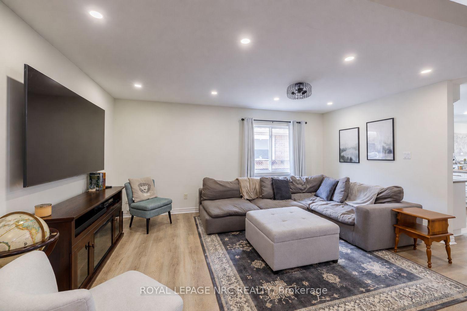Photo 10 of 7621 Cameron Court, Niagara Falls, Mt. Carmel — HOMEH