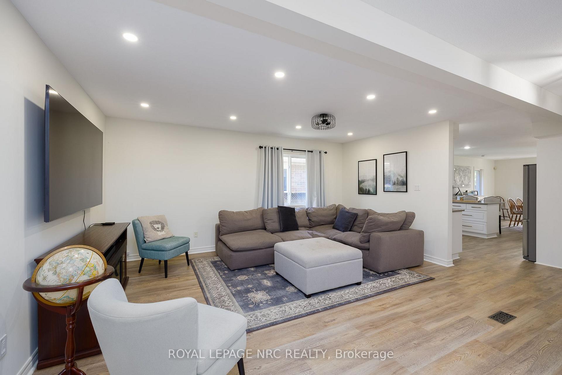 Photo 11 of 7621 Cameron Court, Niagara Falls, Mt. Carmel — HOMEH