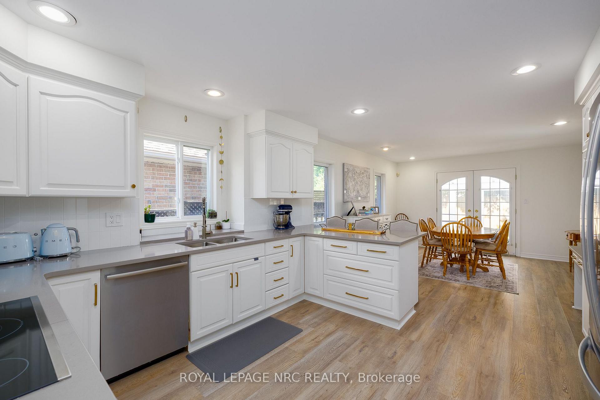 Photo 12 of 7621 Cameron Court, Niagara Falls, Mt. Carmel — HOMEH