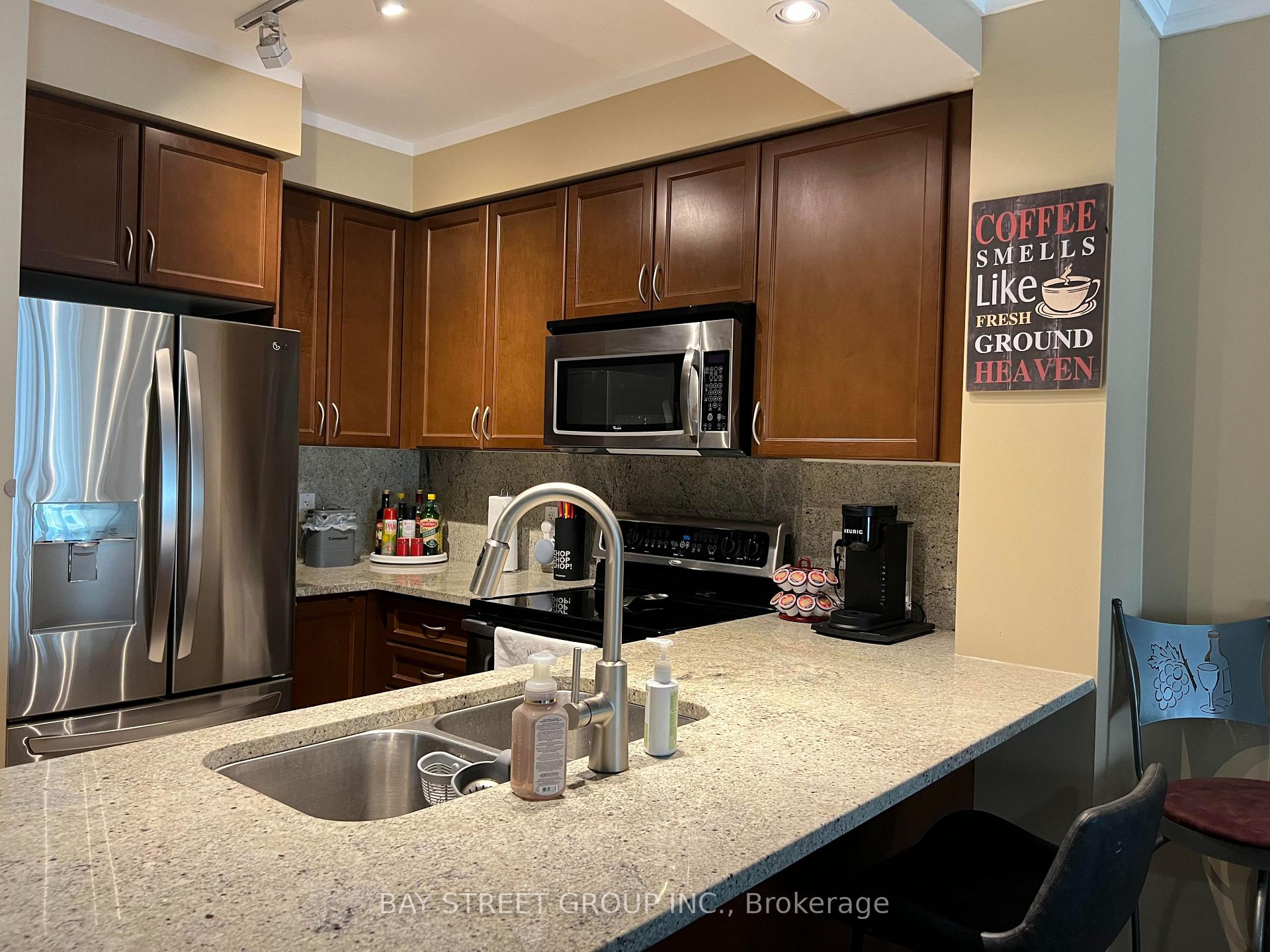 Photo 4 of Unit 204, 88 Promenade Circle, Vaughan, Brownridge — HOMEH