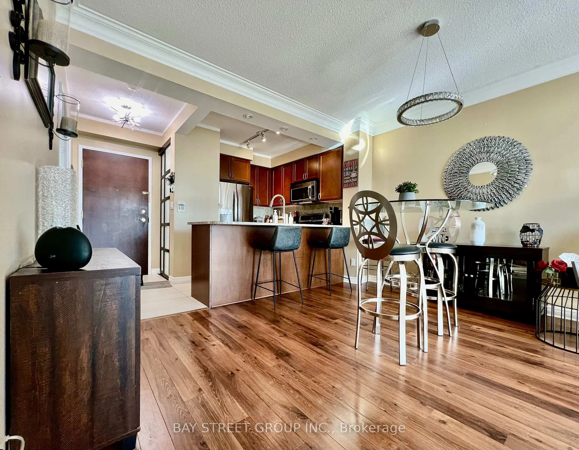 Photo 3 of Unit 204, 88 Promenade Circle, Vaughan, Brownridge — HOMEH