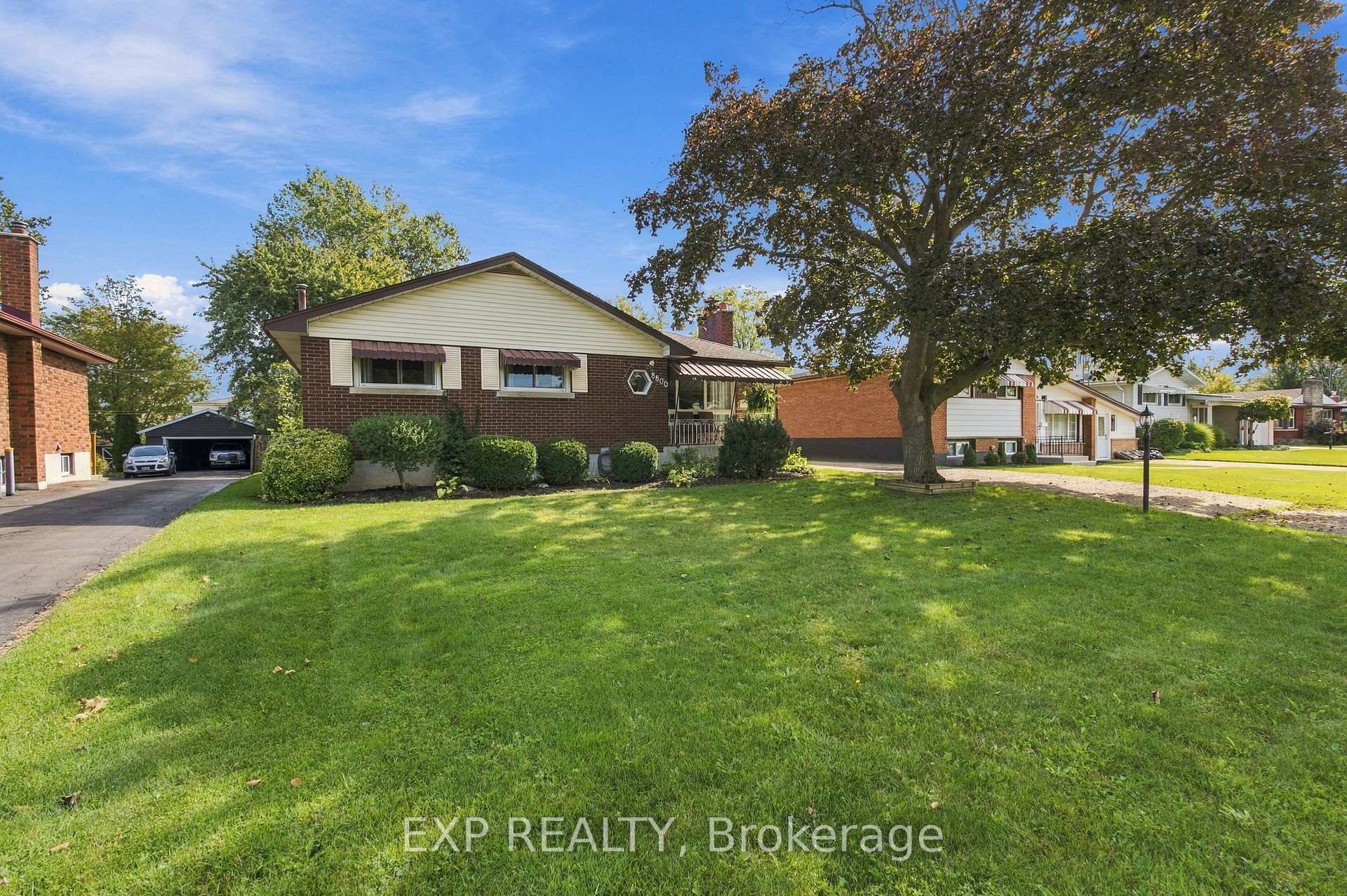 Photo 4 of 8800 Champlain Drive, Niagara Falls, Chippawa — HOMEH