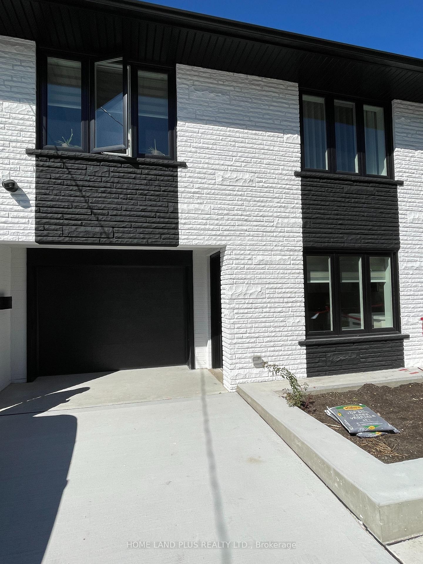 Photo 2 of Unit Bsm unit, 42 Lissom Crescent, North York, Newtonbrook West — HOMEH
