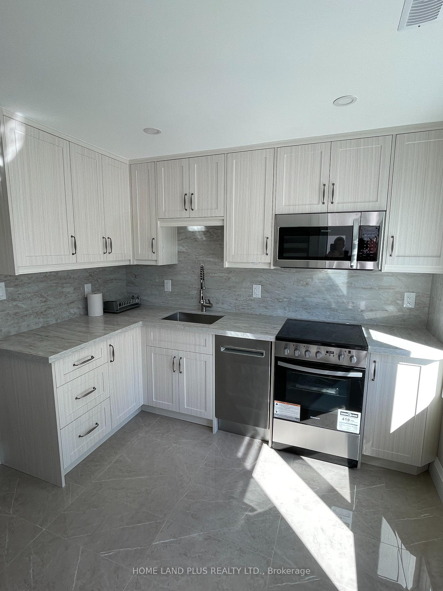 Photo 4 of Unit Bsm unit, 42 Lissom Crescent, North York, Newtonbrook West — HOMEH
