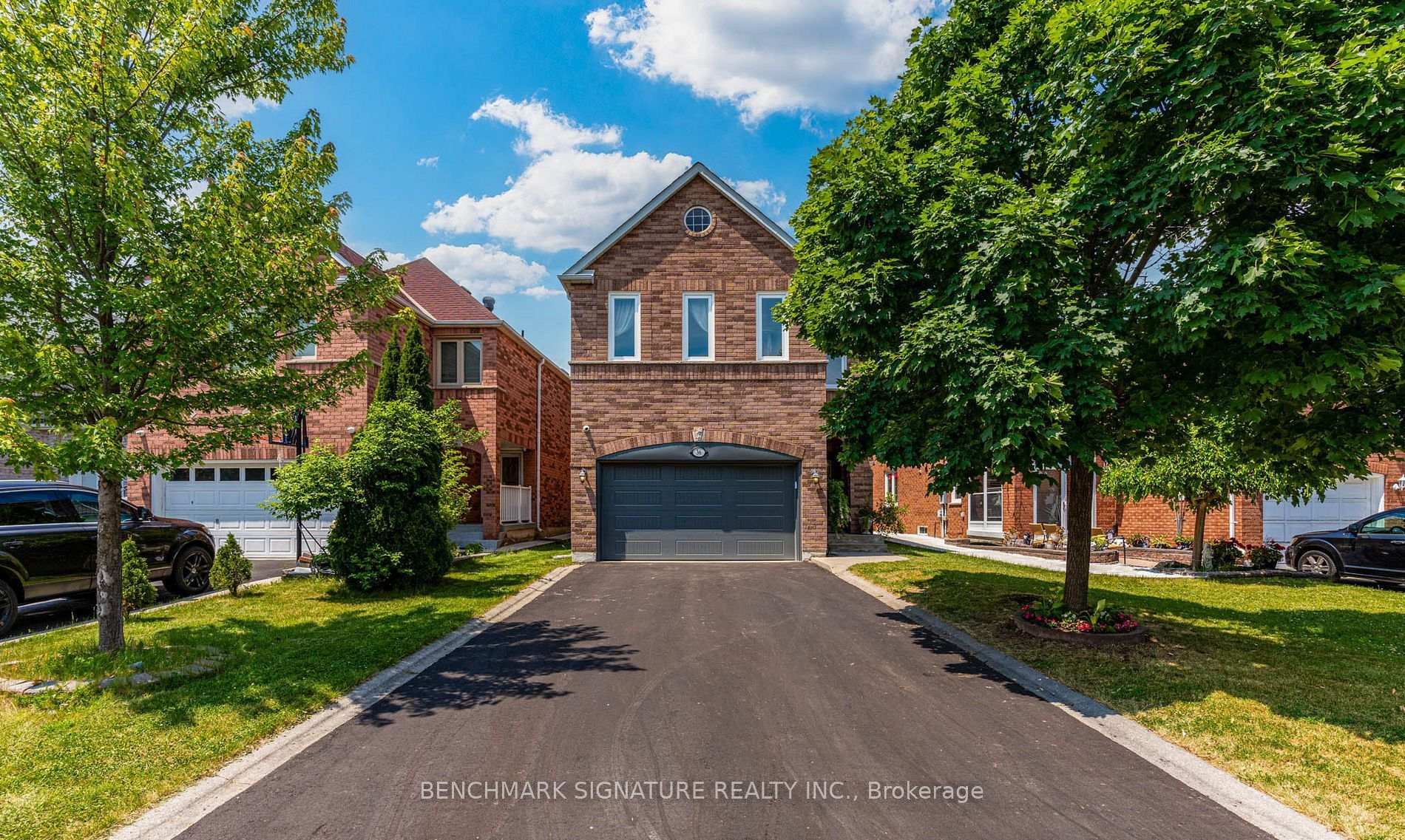 Photo 2 of 36 Twisted Oak Street, Brampton, Sandringham-Wellington — HOMEH