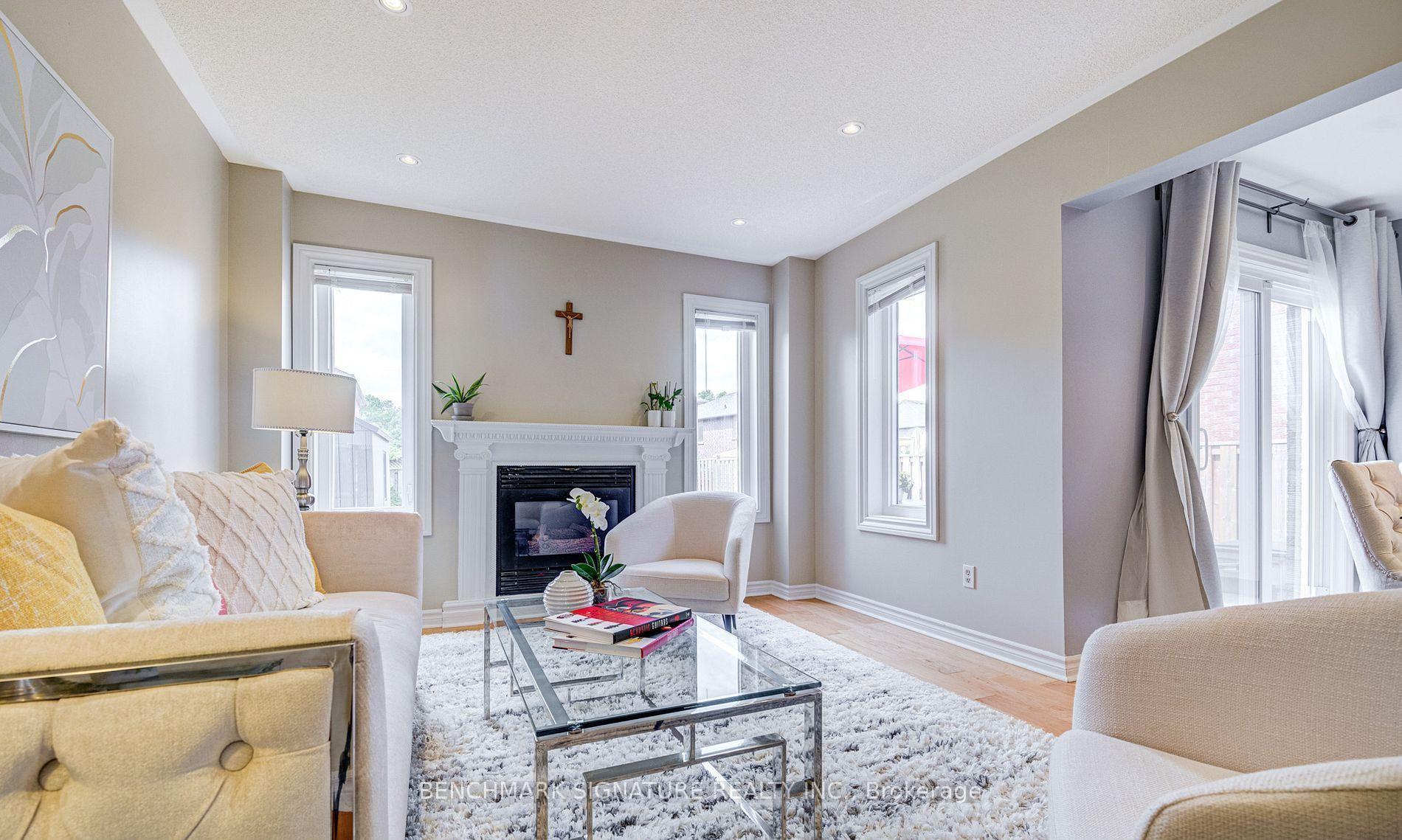 Photo 12 of 36 Twisted Oak Street, Brampton, Sandringham-Wellington — HOMEH
