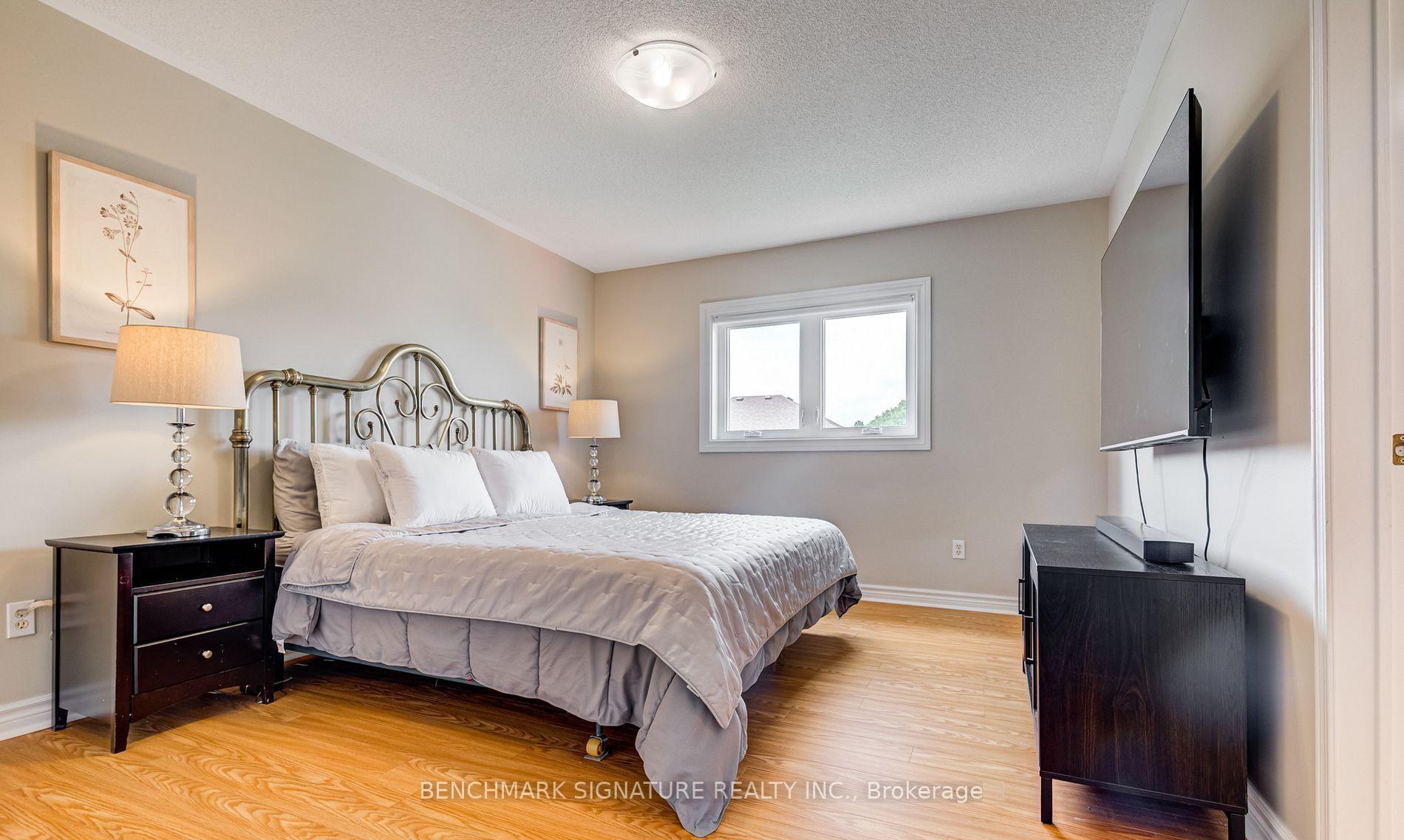 Photo 23 of 36 Twisted Oak Street, Brampton, Sandringham-Wellington — HOMEH