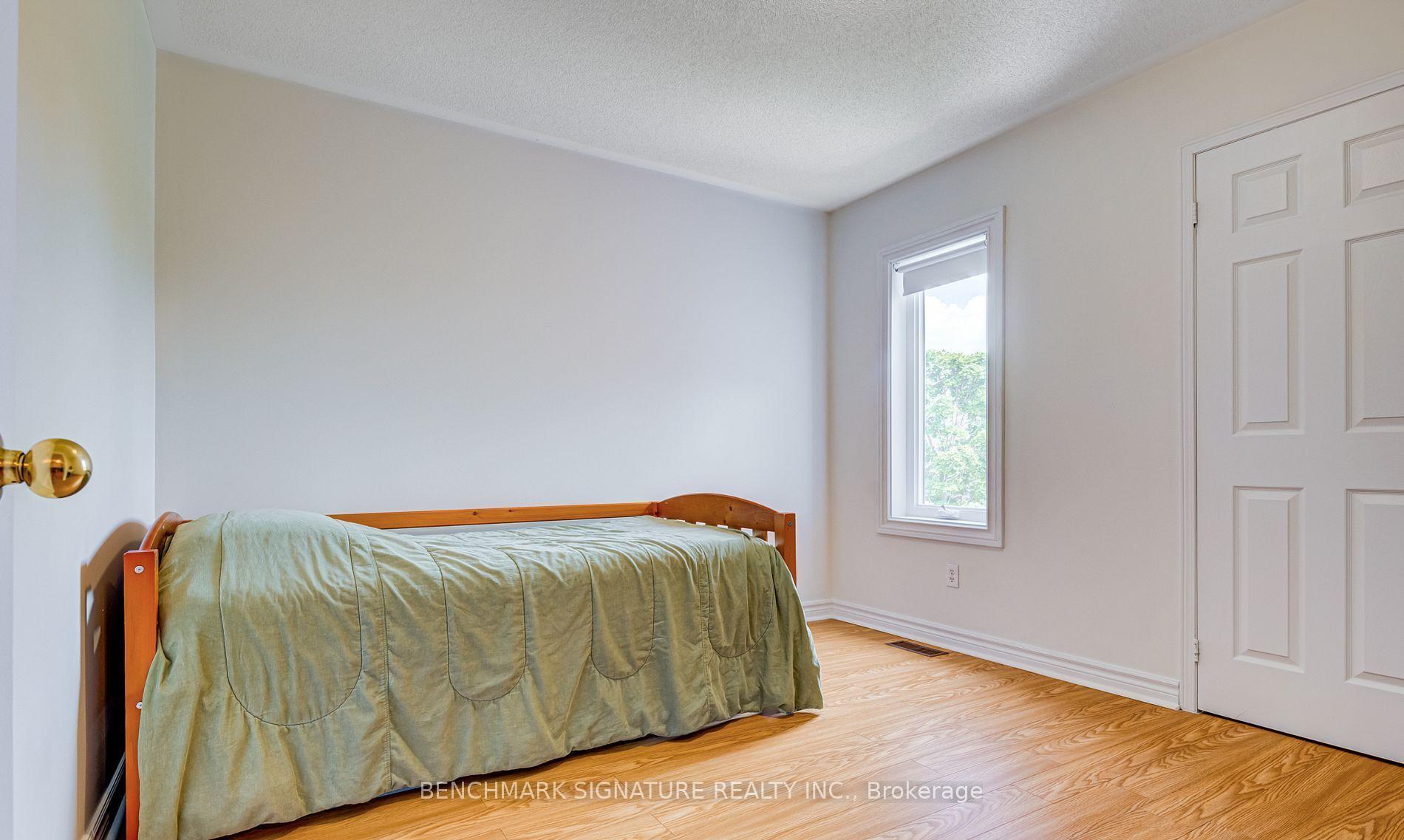 Photo 27 of 36 Twisted Oak Street, Brampton, Sandringham-Wellington — HOMEH