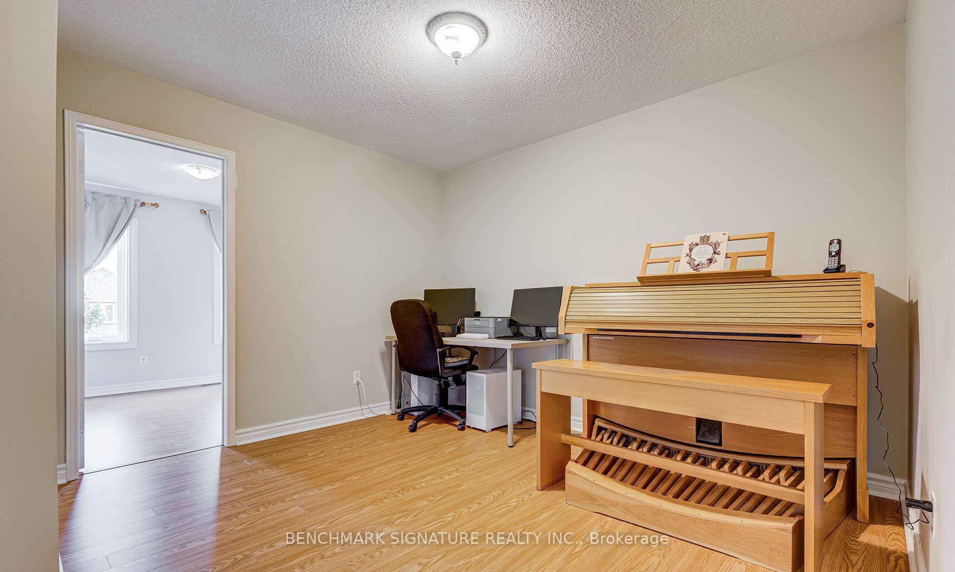 Photo 28 of 36 Twisted Oak Street, Brampton, Sandringham-Wellington — HOMEH